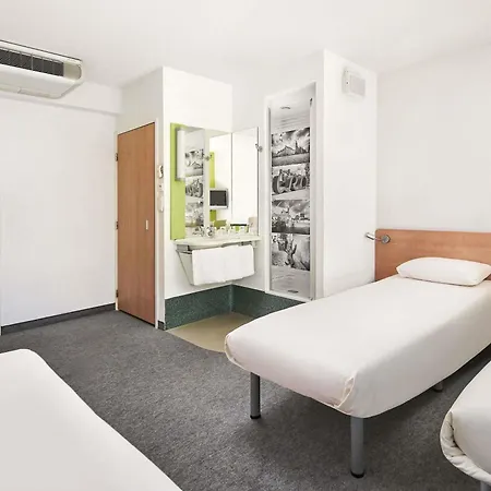 Ibis Budget Poludnie * فروتسواف