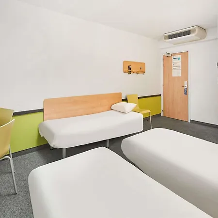 Ibis Budget Poludnie 호텔 *